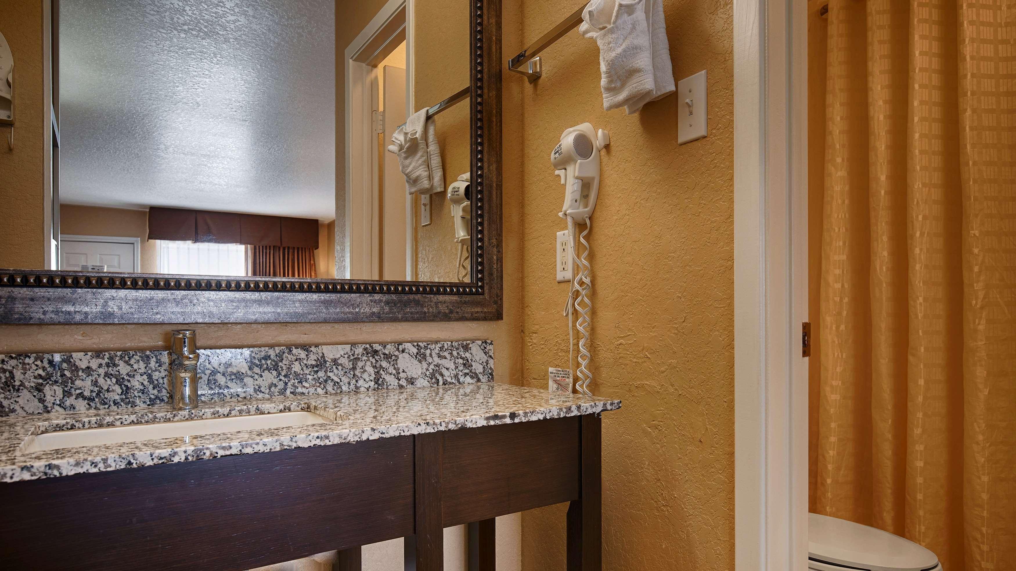 Surestay Hotel By Best Western Floresville Екстериор снимка