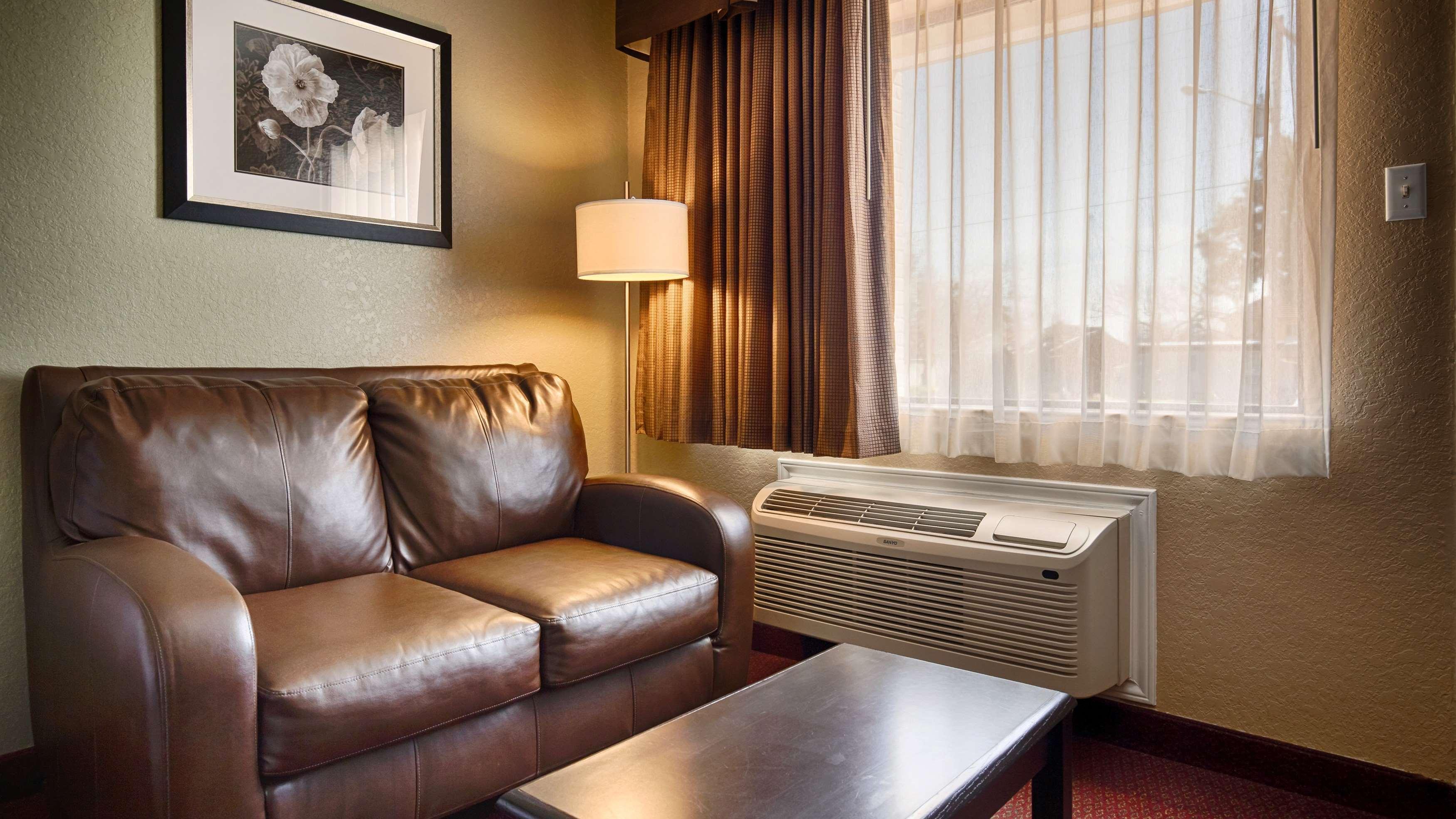 Surestay Hotel By Best Western Floresville Екстериор снимка
