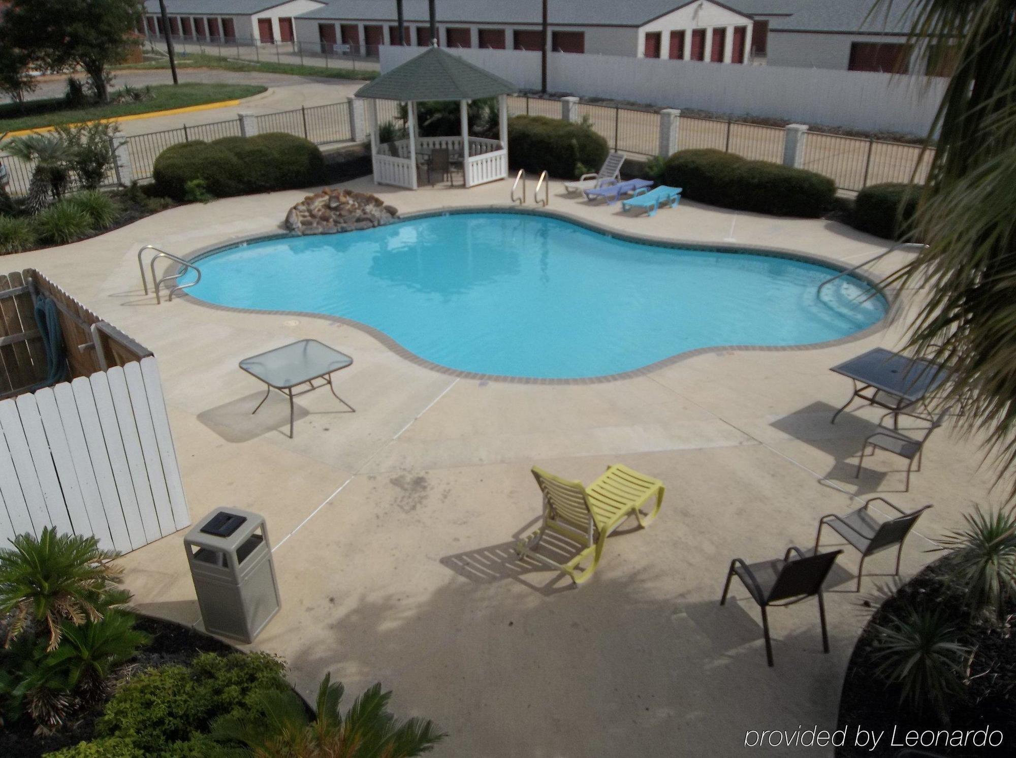 Surestay Hotel By Best Western Floresville Екстериор снимка