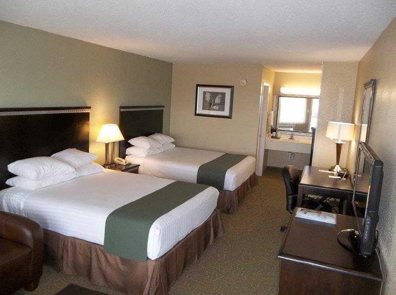 Surestay Hotel By Best Western Floresville Екстериор снимка